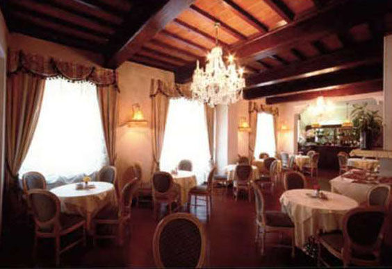 Grand Hotel Villa Patrizia Монтайоне Ресторант снимка